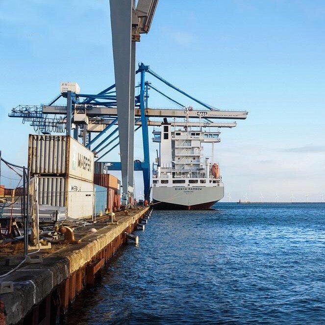 container-loading-ship-found-982x1007